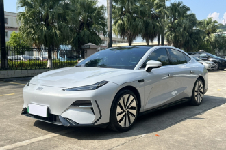 吉利银河 银河E8 2024款 550km 后驱MAX