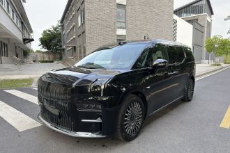 极氪009 2024款 七座过道版四驱 108kWh