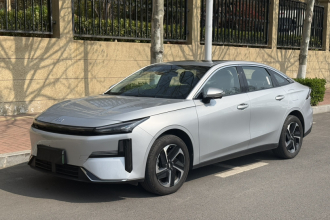 吉利银河 银河L6 2025款 EM-i 140km 星舰版