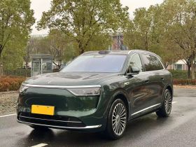 鸿蒙智行 问界M8 2025款 增程 Ultra版 53.4kWh 6座版