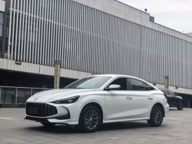 名爵 MG5 2025款 180DVVT 全球抢先版