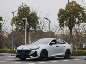 长安UNI-V 2022款 1.5T 尊贵型