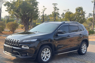 Jeep 自由光 2017款 2.0L 优越版