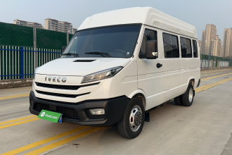 依维柯得意 2023款 2.5T A37M1多用途乘用车长轴中顶双胎手动门 自动挡