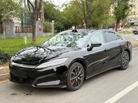 比亚迪 汉L 2025款 DM-i 200KM激光雷达旗舰型