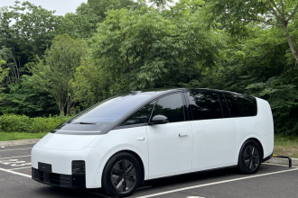 理想汽车 理想MEGA 2025款 Home 家庭特别版