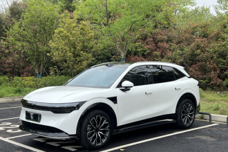 极氪7X 2025款 75kWh 后驱智驾版