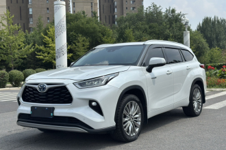 丰田 汉兰达 2022款 双擎 2.5L 四驱尊贵版 7座