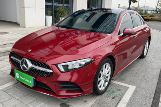 奔驰A级 2020款 改款 A 200 L 运动轿车时尚型