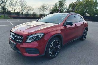 奔驰GLA 2018款 GLA 220 4MATIC 运动型
