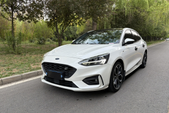 福特 福克斯 2019款 三厢 EcoBoost 180 自动ST Line