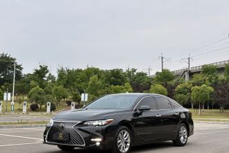丰田 亚洲龙 2019款 2.0L 豪华版 国VI