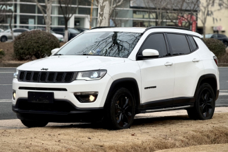 Jeep 指南者 2020款 220T 自动夜鹰版