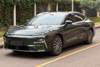 吉利银河 银河星耀8 2025款 130km EM-i 旗舰版