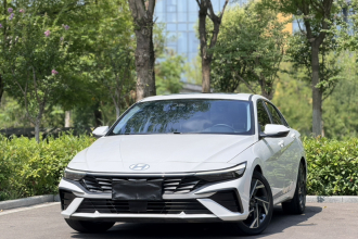 现代 伊兰特 2023款 1.5L CVT LUX尊贵版