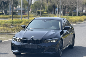 宝马3系 2022款 325i M运动曜夜套装