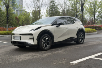 极氪X 2025款 五座后驱版