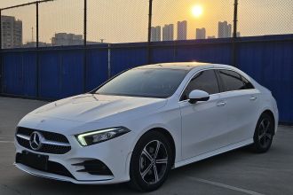 奔驰A级 2022款 改款二 A 200 L 运动轿车时尚型