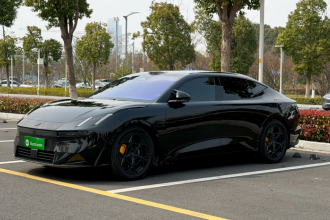 领克10 EM-P 2025款 120四驱Ultra