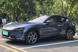 小米汽车 小米YU7 2025款 超长续航高性能四驱Max版