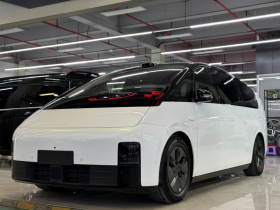 理想汽车 理想MEGA 2025款 Home 家庭特别版