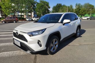 丰田 RAV4荣放 2022款 2.0L CVT两驱风尚Plus版