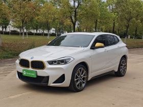 宝马X2 2023款 sDrive 25i 曜熠版