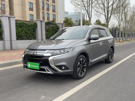 三菱 欧蓝德 2019款 2.4L 四驱致享版 7座 国VI