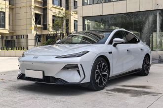 吉利银河 银河E8 2025款 700km 远航智驾版