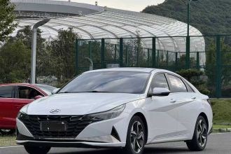 现代 伊兰特 2022款 240TGDi DCT LUX尊贵版