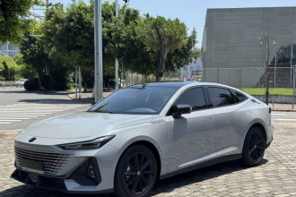 长安UNI-V 2023款 1.5T 尊贵型
