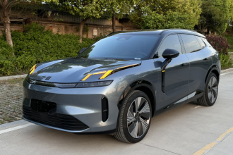 领克08 EM-P 2025款 220km 四驱性能Halo