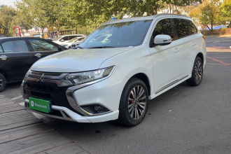 三菱 欧蓝德 2021款 2.0L 两驱畅享版 7座