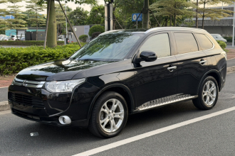 三菱 欧蓝德(进口) 2014款 2.4L 四驱豪华超值版 5座