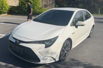 丰田 雷凌 2023款 智能电混双擎 1.8L 领先版