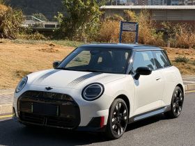 电动MINI COOPER JCW 2025款 JOHN COOPER WORKS