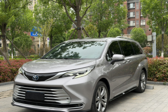 丰田 赛那SIENNA 2023款 2.5L混动 铂金版