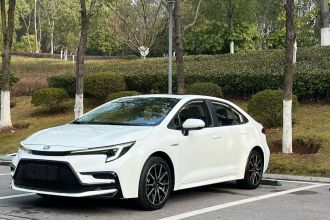 丰田 雷凌 2023款 智能电混双擎 1.8L 运动版