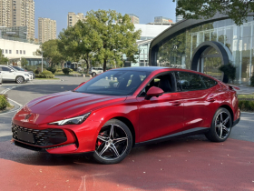 名爵 MG7 2023款 2.0T 自动Trophy+激擎耀世版