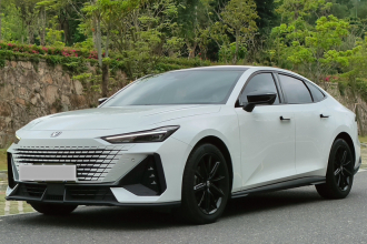 长安UNI-V 2023款 1.5T 尊贵型