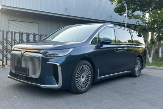 岚图汽车 岚图梦想家 2025款 PHEV 四驱尊贵鲲鹏版