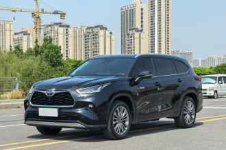 丰田 汉兰达 2022款 双擎 2.5L 四驱至尊版 7座