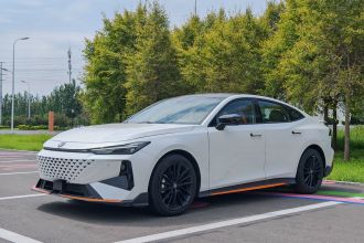 长安UNI-V 2024款 1.5T 尊贵运动型