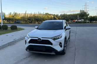 丰田 RAV4荣放 2021款 2.0L CVT四驱风尚PLUS版