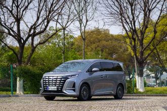 腾势D9 2022款 DM-i 970 四驱尊荣型