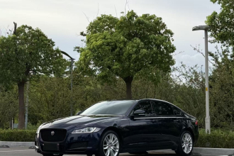 捷豹XFL 2020款 XFL 2.0T P200 两驱赛旗版