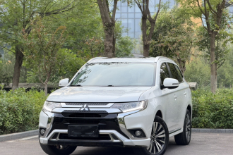 三菱 欧蓝德 2020款 2.0L 两驱畅享版 7座
