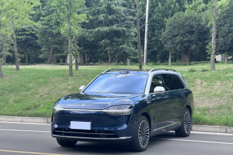 鸿蒙智行 问界M9 2025款 增程 Ultra版 52kWh 5座版 (192线激光雷达）