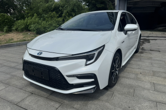 丰田 雷凌 2023款 智能电混双擎 1.8L 运动版