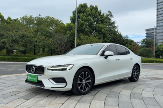 沃尔沃S60 2020款 T4 智逸豪华版